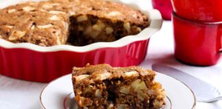 Stavolta la torta di mele e amaretti la faccio al cioccolato, lascerò tutti senza parole Torta di mele e amaretti al cioccolato - Ricettasprint.it