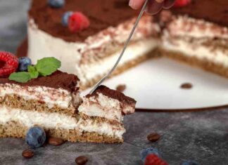 Torta tiramisù con pan di spagna -Ricettasprint.it