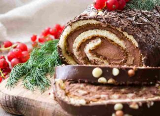Il classico dolce delle feste, il tronchetto di Natale, morbido, profumato e cioccolatoso, incanta tutti Tronchetto di Natale - Ricettasprint.it