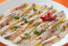 Ricetta senza errori per fare le alici marinate: metti tutto in frigo e porti direttamente in tavola alici marinate ricetta senza errori ricettasprint