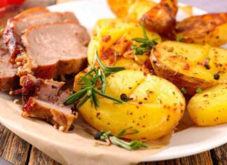 L’arista di maiale con patate è fatta così: carne tenera e contorno croccante, ti fa dimenticare pure i regali sbagliati arista di maiale con patate ricettasprint