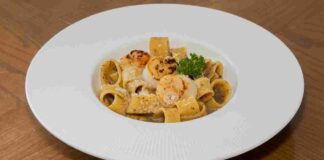 Una calamarata ricca e piena di sapore di mare, la preparo con i frutti di mare ed il sugo esplode di bontà calamarata con frutti di mare ricettasprint.it