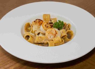 Una calamarata ricca e piena di sapore di mare, la preparo con i frutti di mare ed il sugo esplode di bontà calamarata con frutti di mare ricettasprint.it