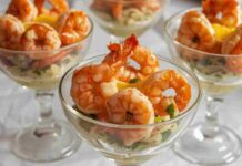 Il classico dei classici, il cocktail di gamberi su una fresca insalata. La tradizione è la base del Natale