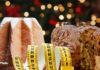 A dieta a Natale? Ecco QUANTO panettone e pandoro puoi mangiare senza ingrassare Panettone, pandoro e metro su sfondo natalizio