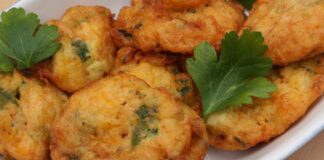 Le frittelle di cavolfiore sono il jolly delle fritture di Natale: stanno bene con tutto e si mangiano che è un piacere frittelle di cavolfiore ricettasprint