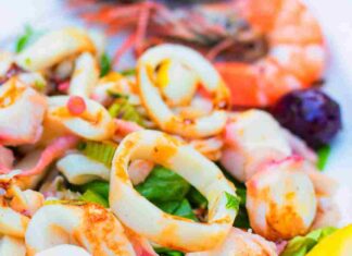 L’antipasto perfetto per la Vigilia è l’insalata di mare, qualche passaggi o in più ma vale la pena