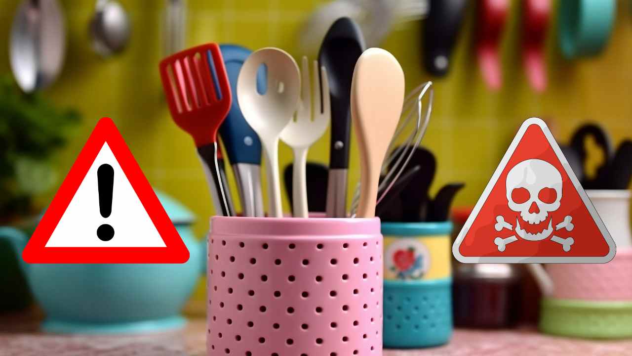 Utensili da cucina in un contenitore rosa