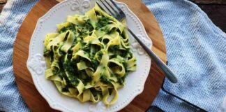 Oggi ho voglia di lavorare con le mani: pasta fresca senza uova e pesto di bietole, che matrimonio pasta pesto di bietole