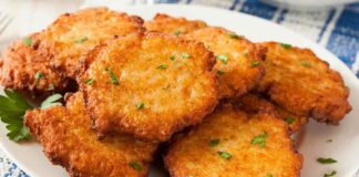 Croccantine e dorate, queste schiacciatine di patate sono facilissime e riempiono la cena schiacciatine patate croccantissime ricettasprint