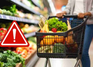 Snack a rischio: maxi-richiamo di prodotto molto diffuso per sostanza tossica, controlla subito Carrello della spesa pieno in supermercato