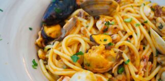 2 anni che li servo così a Natale e nessuno se ne accorge: la ricetta collaudata per gli spaghetti allo Scoglio con il preparato