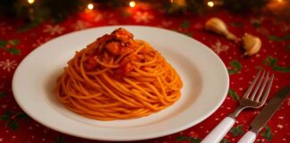 Il primo piatto della vigilia di Natale con meno di 5 euro mangiamo in dieci spaghetti con il tonno
