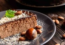 Quando voglio partire alla grande, setaccio un po’ di farina di castagne e aggiungo un ingrediente a sorpresa torta castagne
