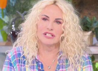 Antonella Clerici non trattiene le lacrime, il dolore è troppo forte: “Accuse vergognose” Antonella Clerici in lacrime - RicettaSprint
