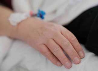 Beve cocktail gravissima intossicazione - RicettaSprint