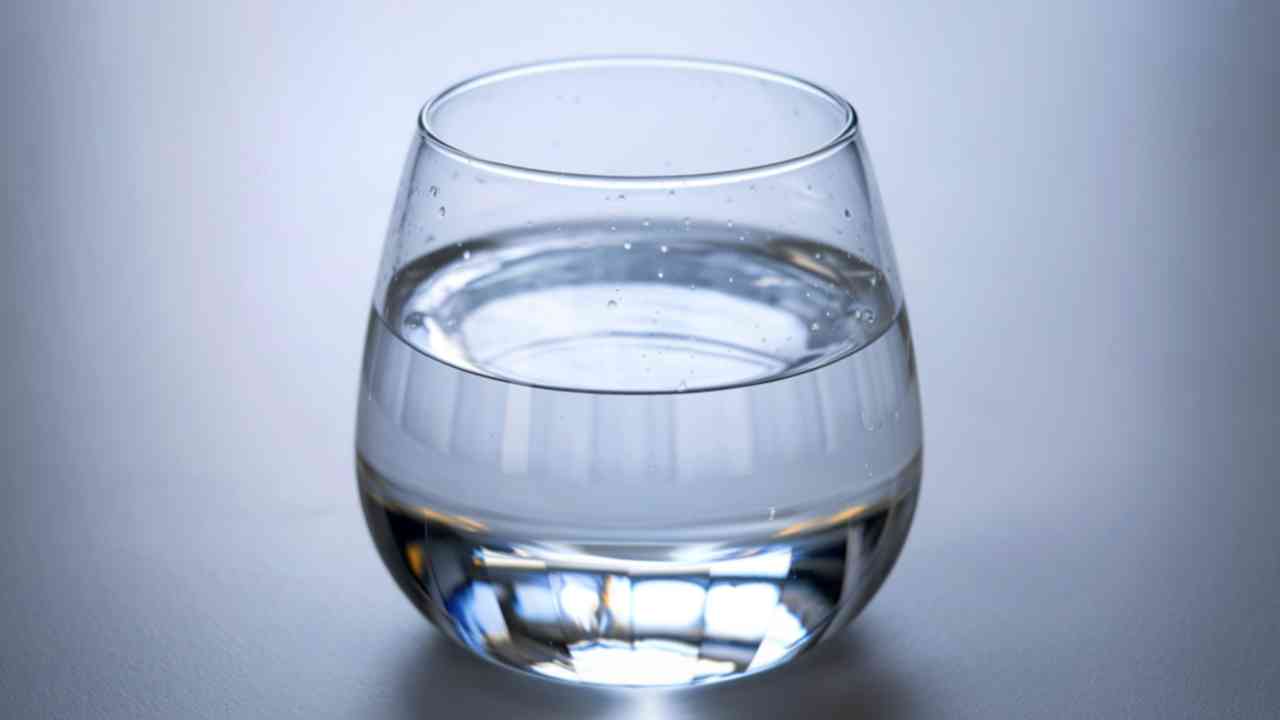 Bicchiere d'acqua al mattino - RicettaSprint