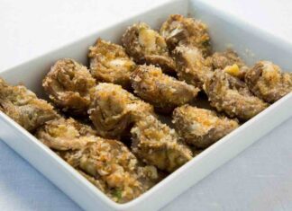 Carciofi con il pelo: spaccali a metà e falli croccanti e al forno CARCIOFI GRATINATI