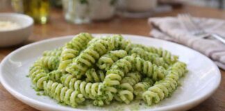 Non ti piacciono i broccoli? Trasformali in crema e condisci la pasta, questa ricetta ti farà cambiare idea Crema di broccoli per la pasta - RicettaSprint