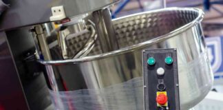 Muore incastrato nell’impastatrice: la tragica scoperta Morto nell'impastatrice industrial- RicettaSprint