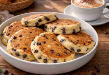 Ai pancake aggiungo sempre le gocce di cioccolato, un pizzico di dolcezza in più che mette il buon umore Pancake con gocce di cioccolato - RicettaSprint
