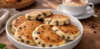 Ai pancake aggiungo sempre le gocce di cioccolato, un pizzico di dolcezza in più che mette il buon umore Pancake con gocce di cioccolato - RicettaSprint