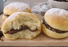 Il bocconcino di pane con la nutella ha sempre il suo fascino, fatto in casa poi è anche meglio! Panini con la nutella per la scuola - RicettaSprint