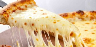Ma la pizza come si mangia: con le mani o no? Il bon ton parla chiaro! Pizza si mangia con le mani o no - RicettaSprint