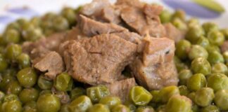 SPEZZATINO CON IN PISELLI