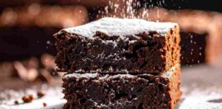 Torta al cioccolato con soli due ingredienti, la ricetta veloce per una colazione che ti rimette al mondo Torta al cioccolato con 2 soli ingredienti - RicettaSprint