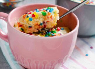 La torta in tazza è un grande classico, ma nella versione Arlerchino però è una meraviglia Torta in tazza un grande classico - RicettaSprint