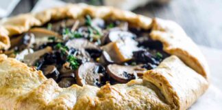 Torta salata 2.0 svuota freezer, così quel pacco di funghi non li devi buttare via Torta salata svuota freezer - RicettaSprint