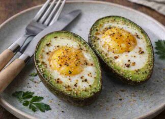 Uova dentro avocado - RicettaSprint