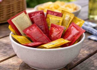 Vietate le bustine di ketchup e maionese, non le troveremo più Vietate le bustine di ketchup e maionese - RicettaSprint
