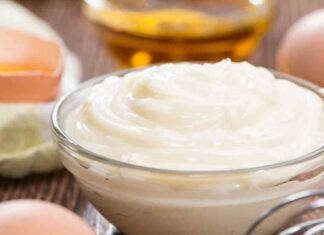 Maionese fatta in casa, sul bollito è favolosa, ma sulle cotolette ancora meglio maionese fatta in casa