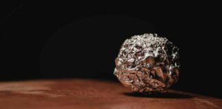 Perché mettono tutti la pallina di stagnola nella lavastoviglie? pallina lavastoviglie