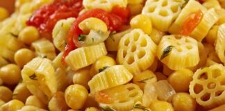 Pasta e ceci di nonna, stasera a cena si prevedono scintille in tavola, non basta mai pasta e ceci di nonna