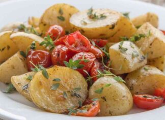 Insalata di patate pomodori e timo il mio pranzo completo di oggi patate e pomodori