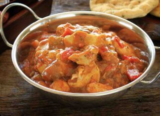 Dimentica il pollo secco, oggi lo faccio speziato con i peperoni, ed è pure light pollo al curry e peperoni