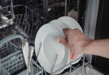 Piatti nella lavastoviglie, va bene solo se li lavi a questa temperatura A che temperatura lavare i piatti in lavastoviglie - RicettaSprint