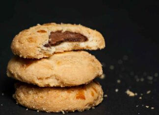 Biscotti con ripieno di cioccolato - RicettaSprint