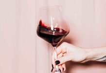 Calici macchiati di vino rosso, ecco cosa fare per evitare l’alone