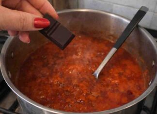 Cioccolato nella salsa di pomodoro - RicettaSprint