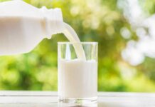 Latte scaduto da un giorno è ancora sicuro? Fermati prima di buttarlo