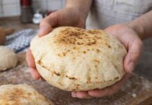 Pane con un vasetto di yogurt - RicettaSprint