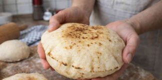 Pane con un vasetto di yogurt - RicettaSprint