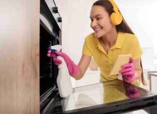 Pulire il forno: 5 errori comuni che rischiano di rovinare le resistenze Pulire il forno 5 errori - RicettaSprint