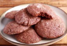 Biscotti agli albumi al cioccolato, la ricetta strepitosa che si scioglie in bocca biscotti agli albumi