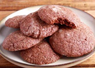 Biscotti agli albumi al cioccolato, la ricetta strepitosa che si scioglie in bocca biscotti agli albumi