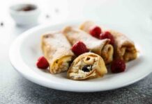 Il dessert del momento: le crepes dolci ripiene di ricotta e visciole, deliziose a tutte le ore